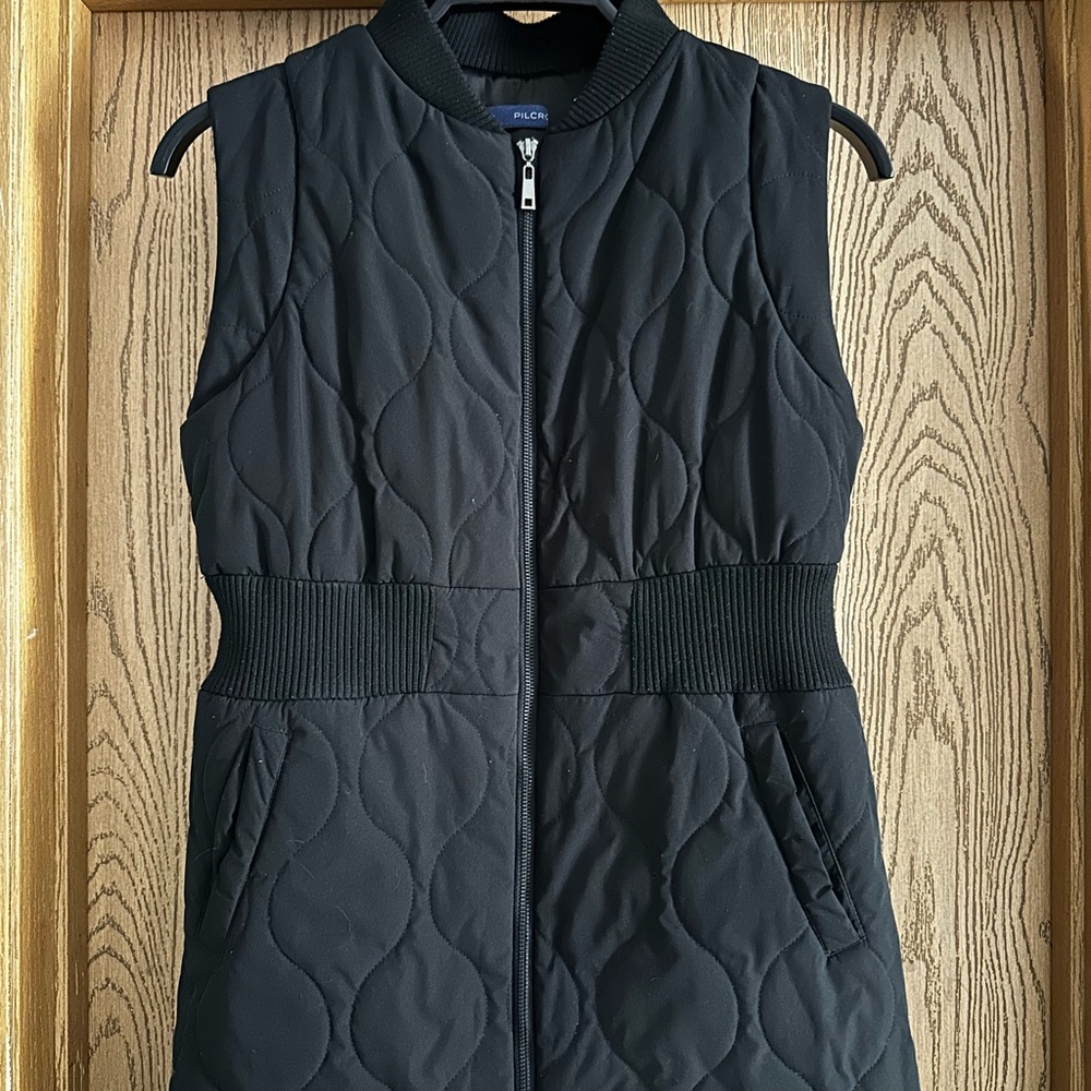 Pilcro Black Quilted Vest with Fitted Silhouette